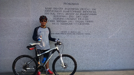 Foto Jacarta
 bicicleta vehículo terrestre
 de carretera
