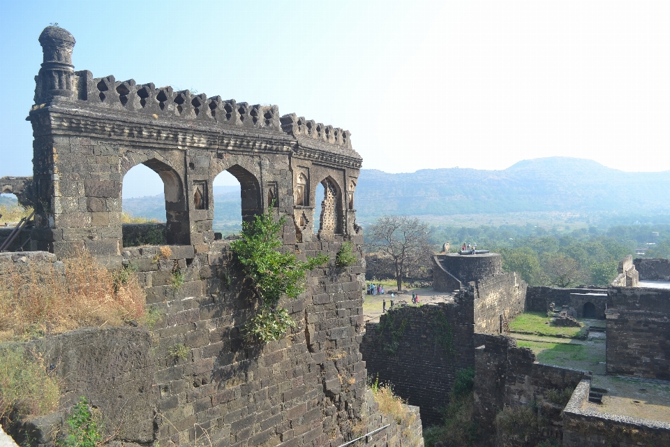 Ramparts architecture fort maharashtra