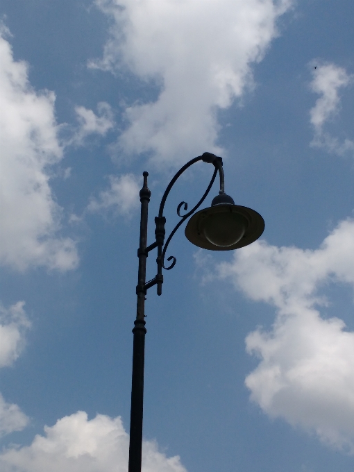 Langit lampu jalan
 awan lampu
