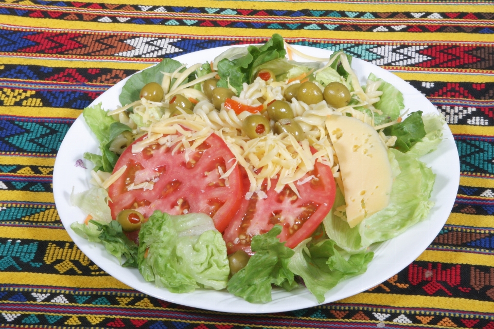 Salad tomat piring sayur-mayur