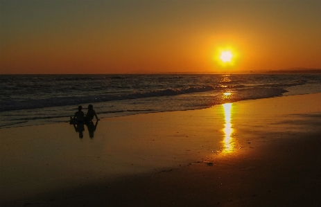 Foto Atardecer mar cuerpo de agua
 sol