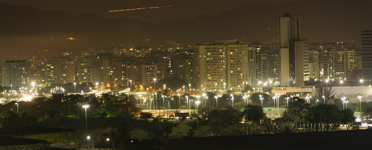 Foto Luci cielo città paesaggio urbano