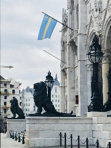 Foto Budapeste hungria parlamento inunda a praça cosut
