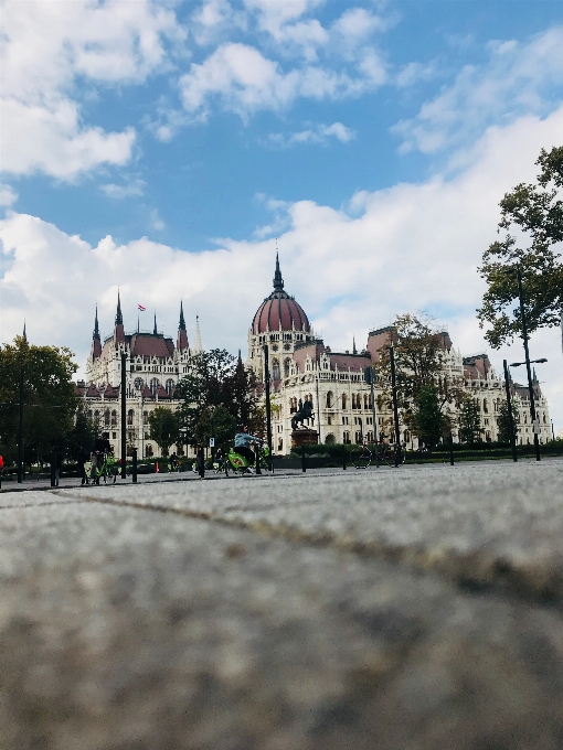 Budapeszt węgry parlament powodzie cosut square
