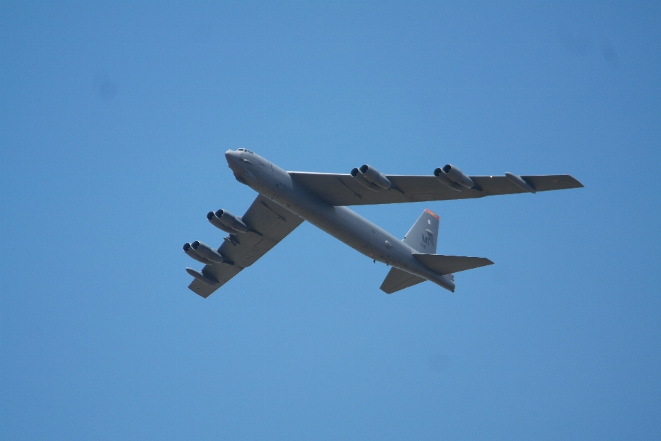 B52
 aeronave ar guerra