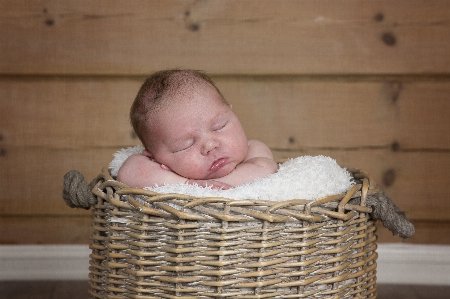 Foto Sayang bayi anak keranjang