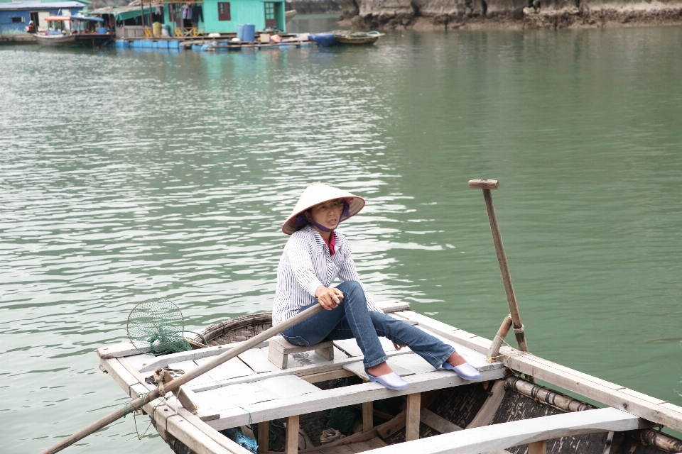 Homem água transportede água
 barco