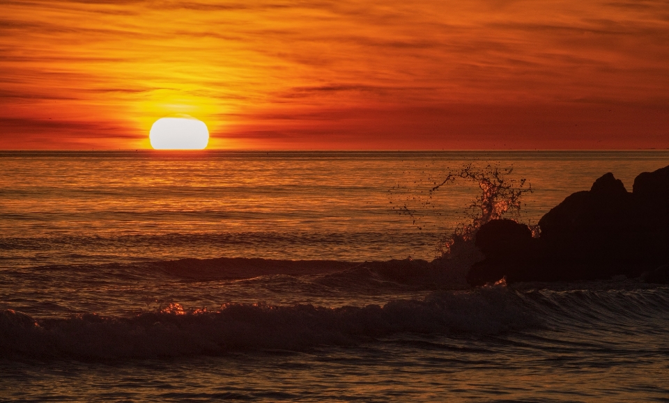 Tramonto mare orizzonte sole