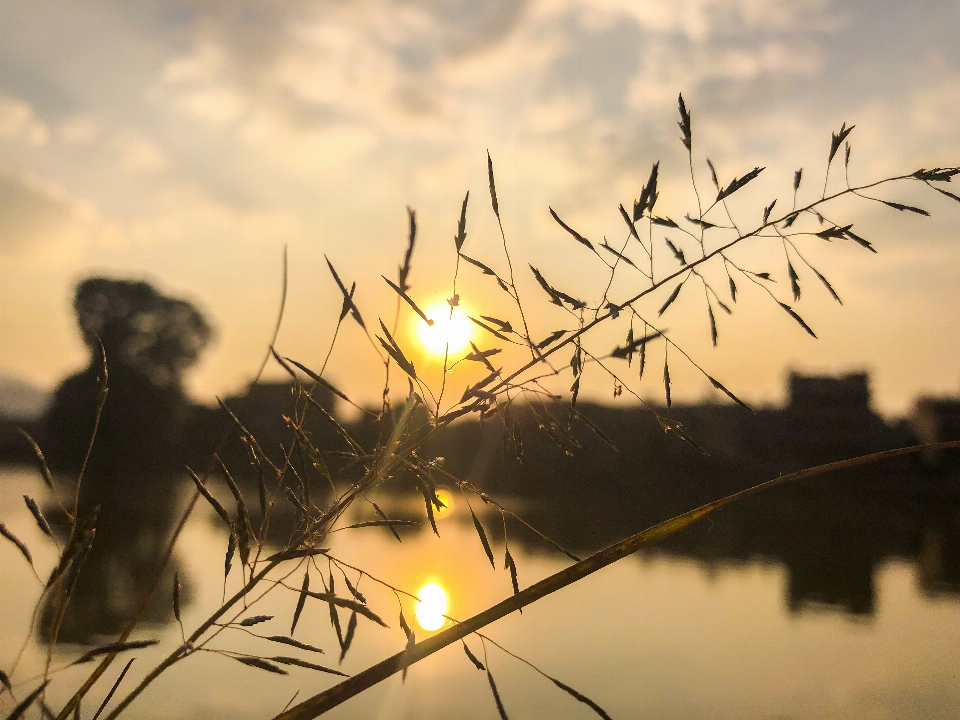 Pôr do sol céu água