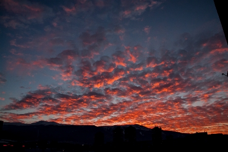 Photo Coucher de soleil ciel feu rouge le matin
