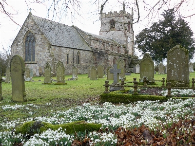 Church derbyshire snowdrops grave Photo