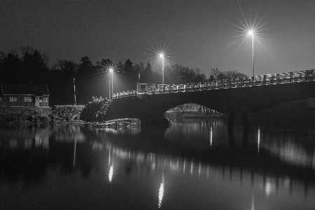 水 白 夜 反射 写真