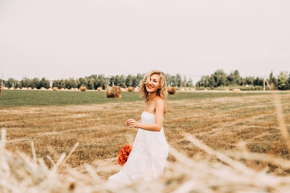 Gente en la naturaleza
 fotografía vestido rojo