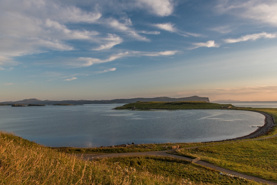 Gewässer
 himmel natürliche landschaft
 wasser