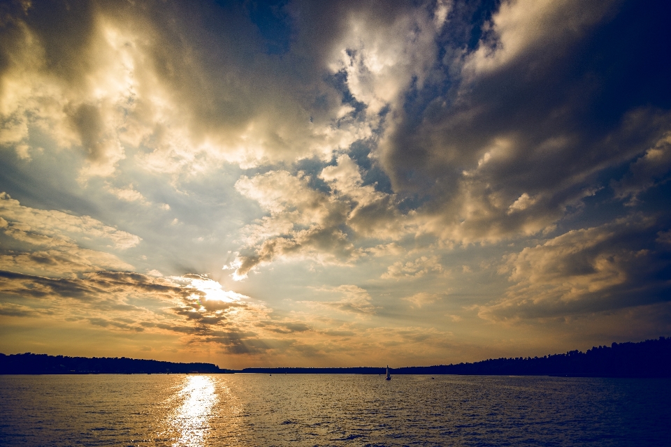 Sky horizon cloud body of water