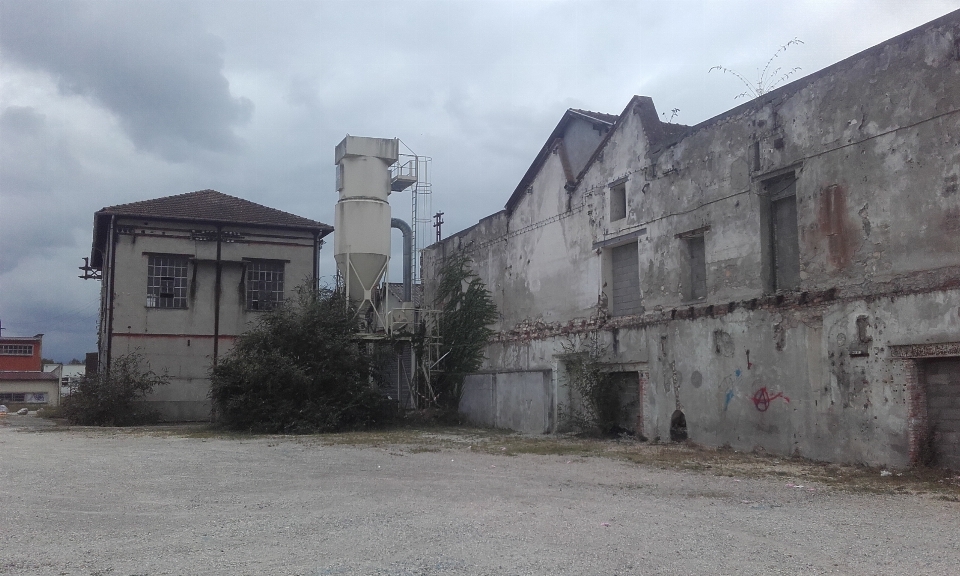 Edificio industriale
 proprietà quartiere