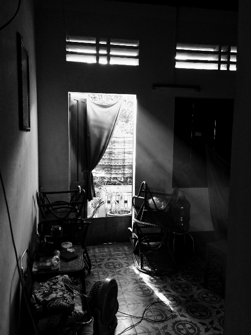 Casa interior
 preto branco e branco
