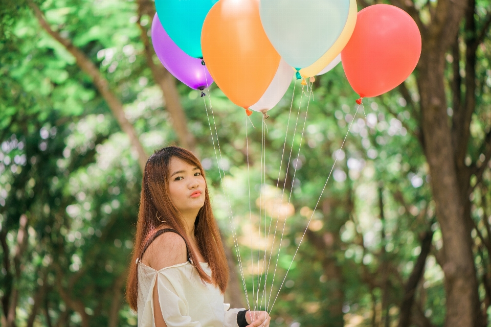 Doğadaki insanlar
 balon yeşil kırmızı