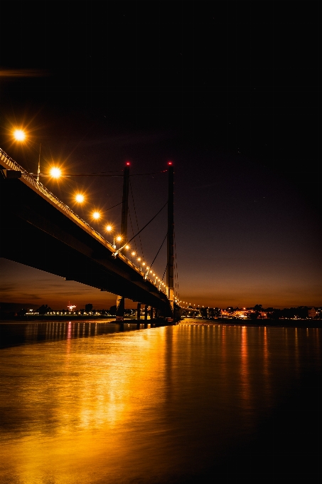 Nuit pont ciel réflexion