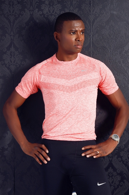 T-shirt
 vêtements rose cou