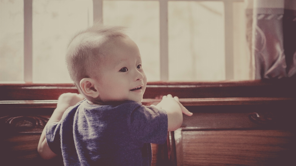 Child face photograph standing