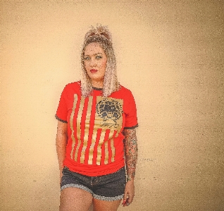 Foto Cabello ropa camiseta
 rojo