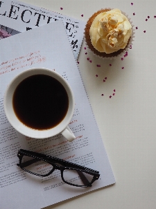 Foto Cangkir makanan kacamata
 kopi