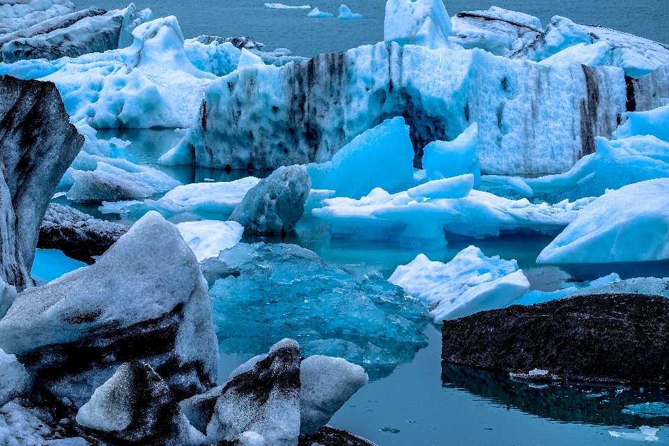 Calotta polare
 iceberg ghiaccio lago glaciale
