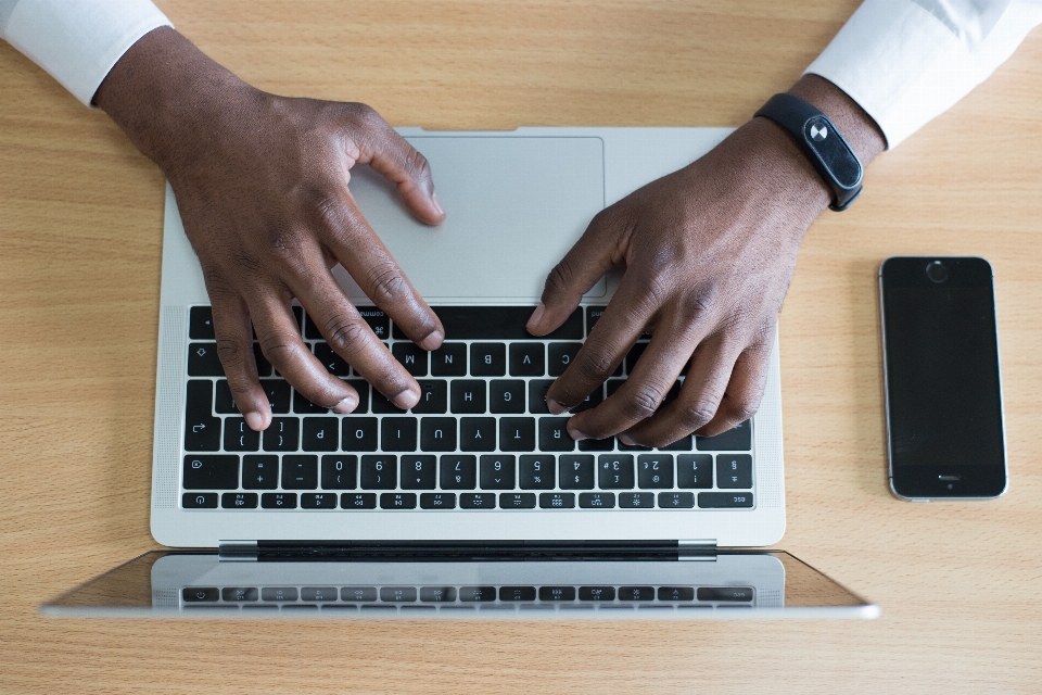 Clavier d'ordinateur
 doigt main poignet