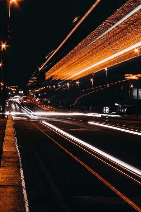 夜 ライト 道 高速道路