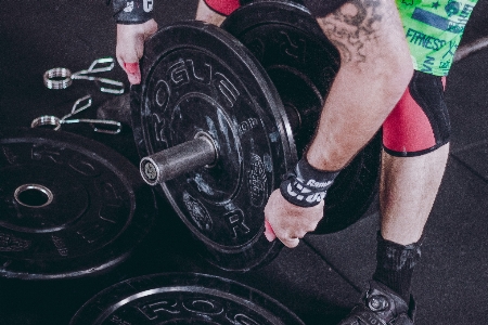 Foto Levantamento de peso aptidão física
 musculação
 treinamento força
