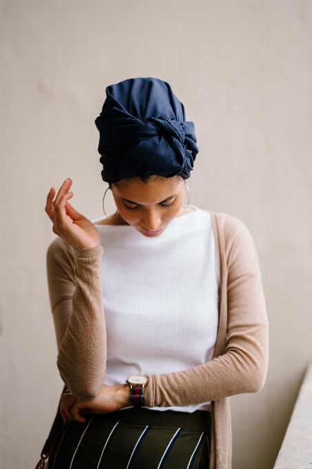 Blanc vêtements noir bonnet