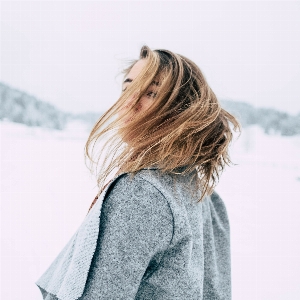 Foto Capelli spalla biondo acconciatura
