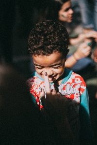 Foto Menghadapi merah kepala hidung