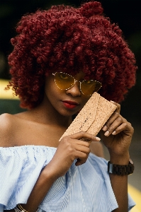 Foto Capelli afro acconciatura
 occhiali