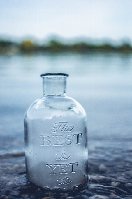 Eau bouteille produit en verre
