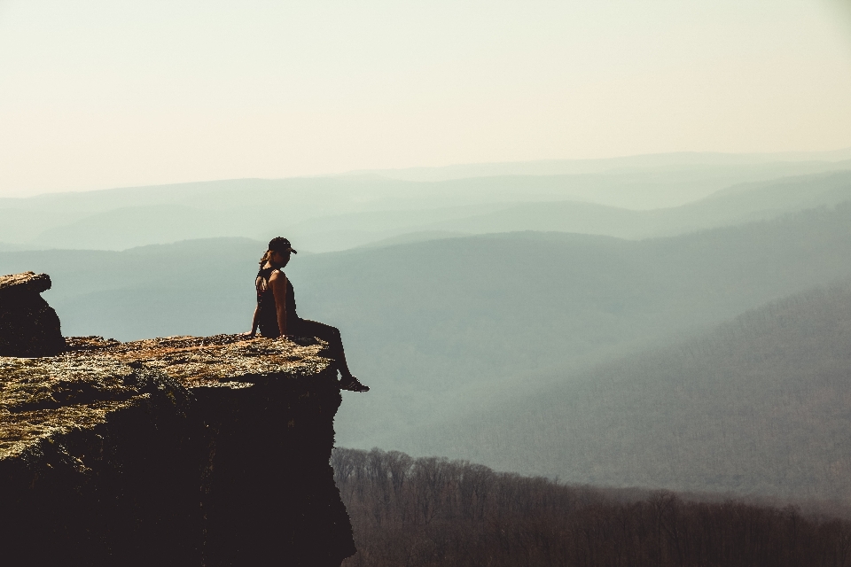 Sky atmospheric phenomenon mountain horizon