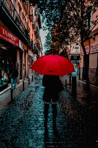 傘 赤 雨 街 写真