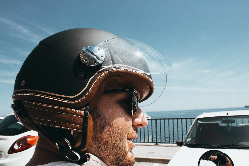 Casco per moto
 equipaggiamento la protezione personale
 veicolo