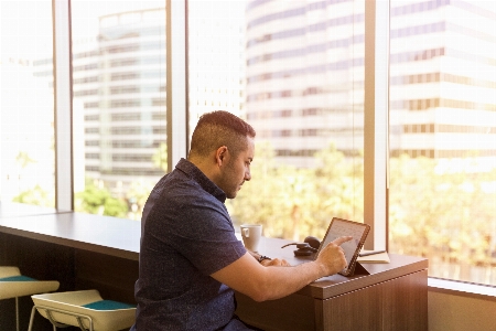 Foto Meja duduk pekerjaan kantor