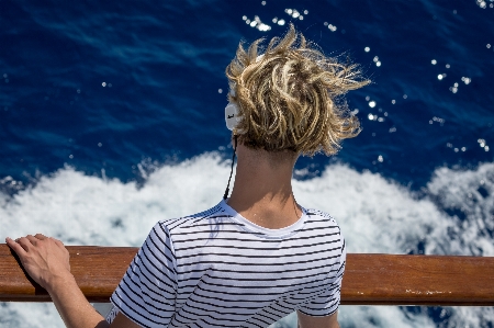 髪 髪型
 ブロンド 海 写真