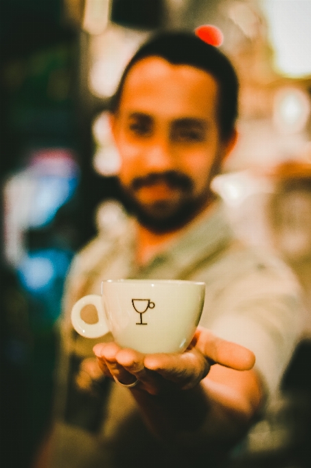 Xícara laranja de café fotografia