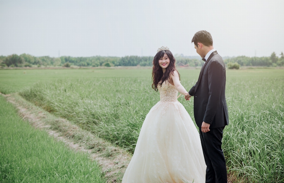 自然の中の人々
 写真 花嫁 ドレス