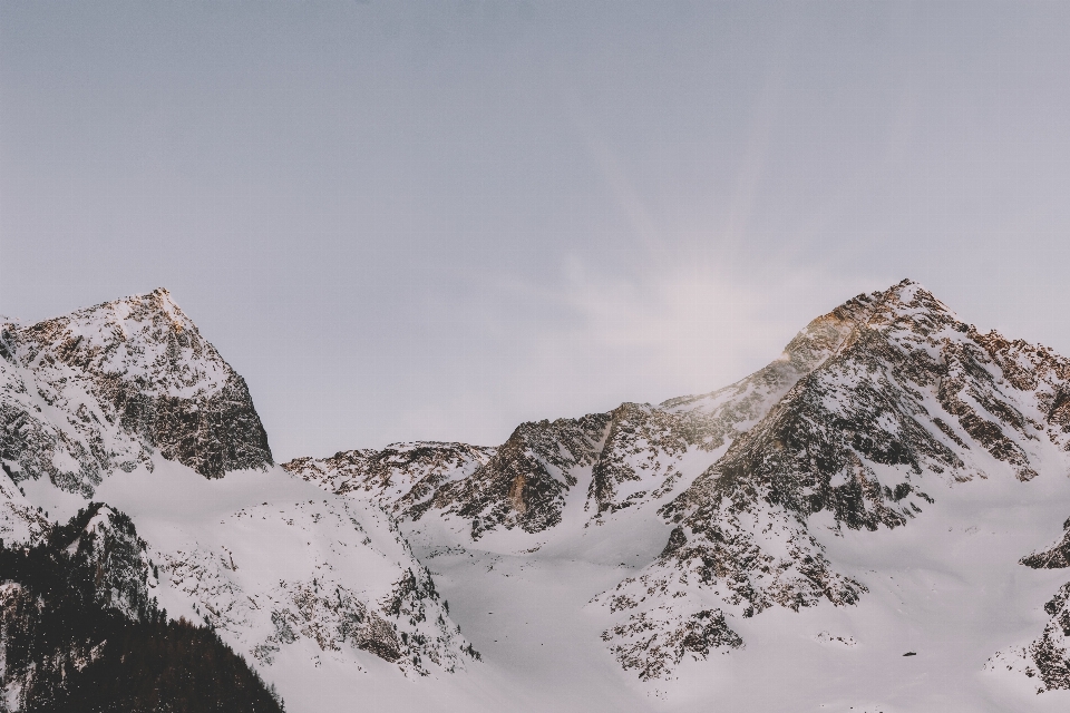 山岳地形
 山 雪 山脈
