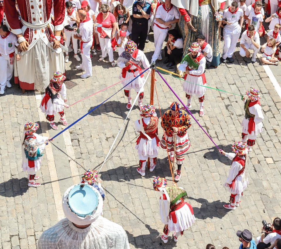 Baile folclórico
 tradición
 evento polo