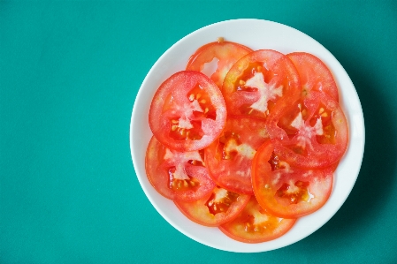 Foto Makanan tomat solanum
 piring