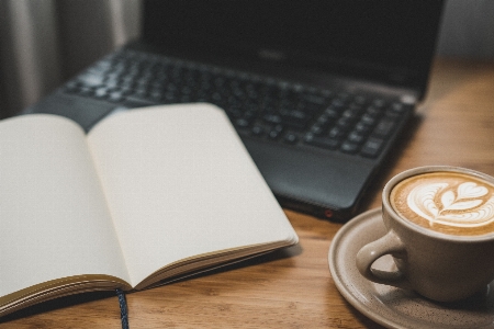 Tasse kaffeetasse fleckiger kaffee
 schneiden
 Foto