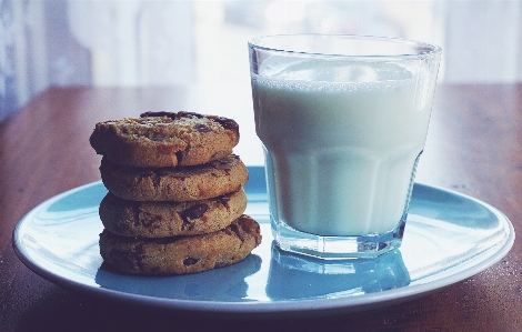 Foto Makanan biskuit dan kerupuk
 kue cokelat
 camilan