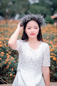 Face white headpiece photograph Photo