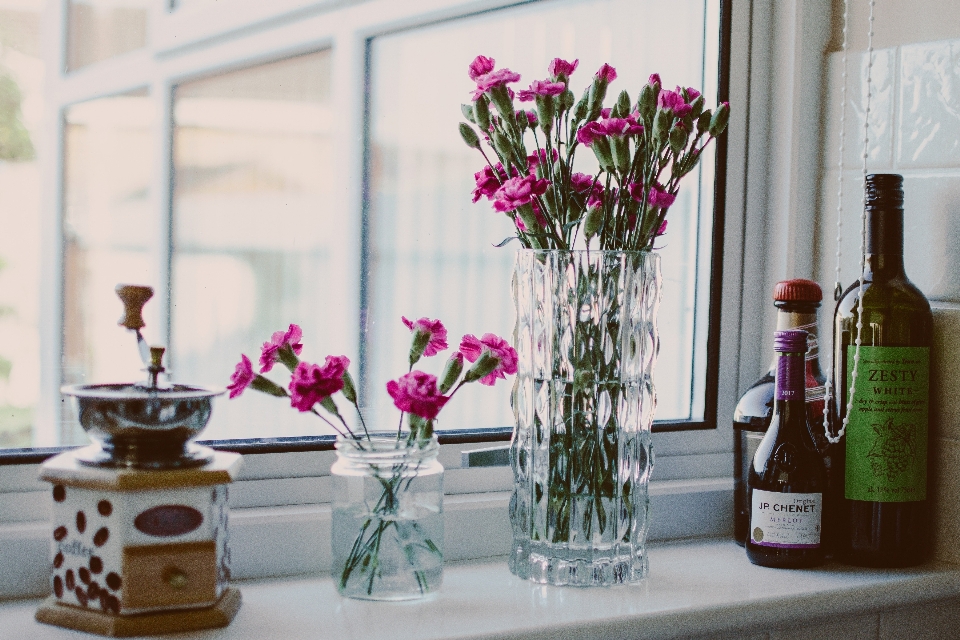 Bouteille en verre
 rose fleur design d'intérieur
